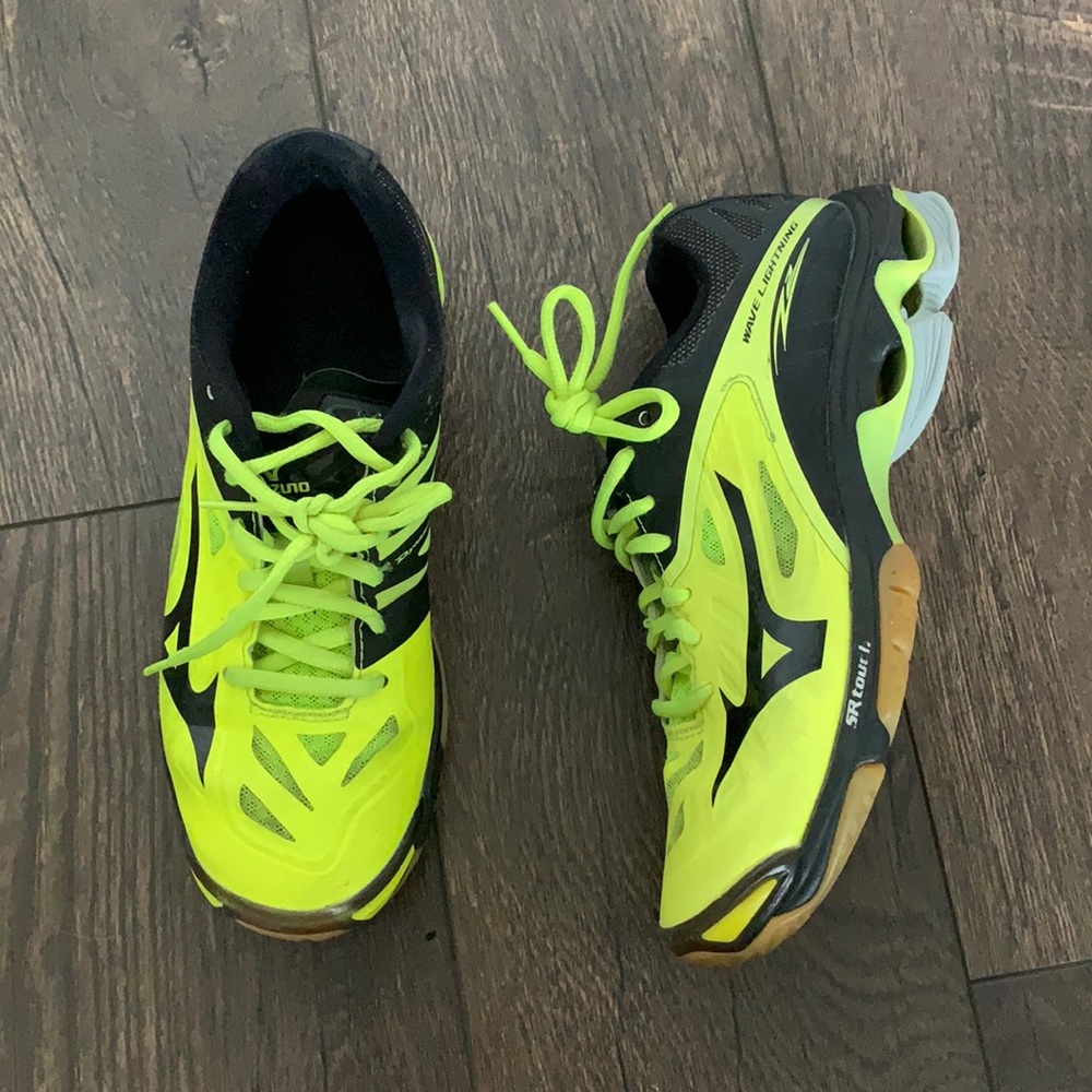 Fluorescent yellow, size US W7 Mizuno court shoes.